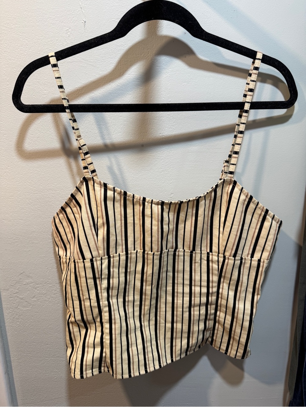 Motel Striped Black & Cream Spaghetti Strap Crop Top size L NWT